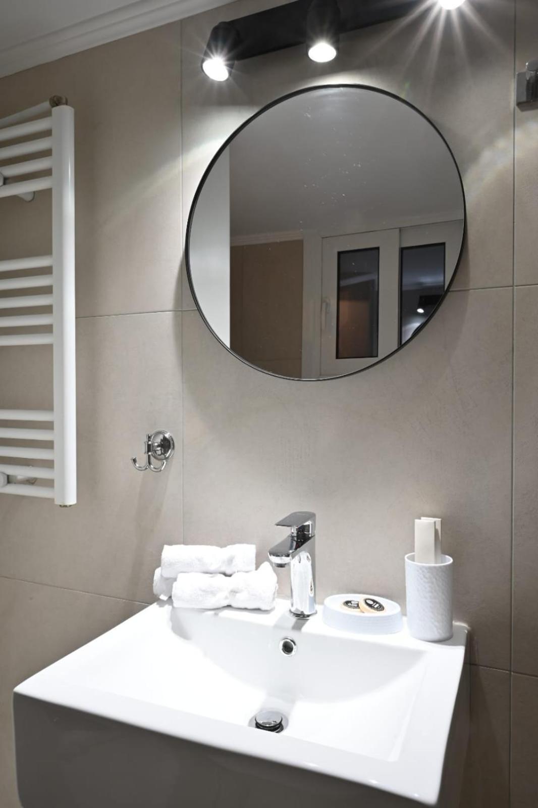 Modern Two Bedroom Apartment At Koukaki 아테네 외부 사진